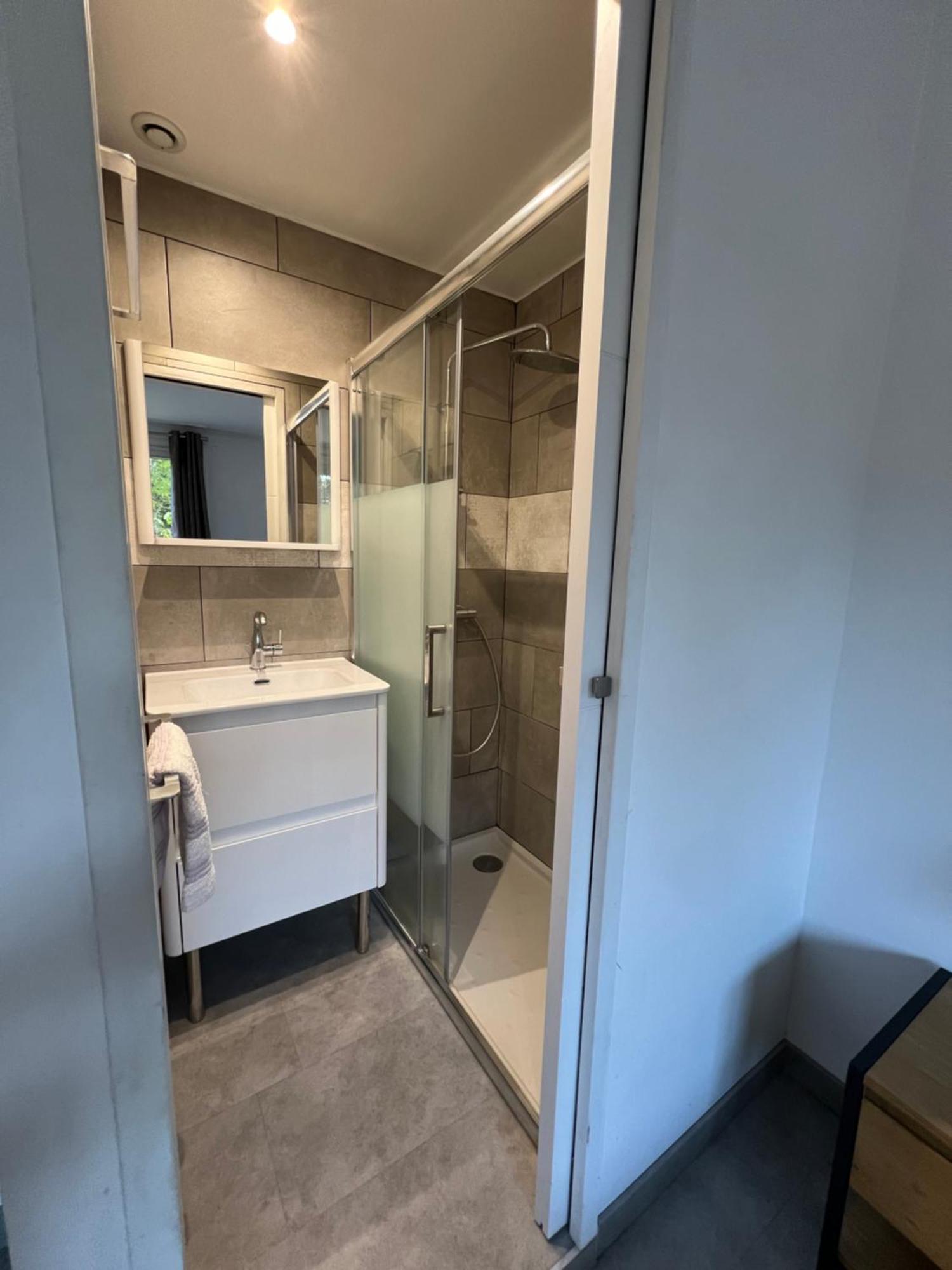 Chambre Avec Salle D'Eau Privee Dans Appartement Partage 200 M Du Tram Montpellier Habitación foto